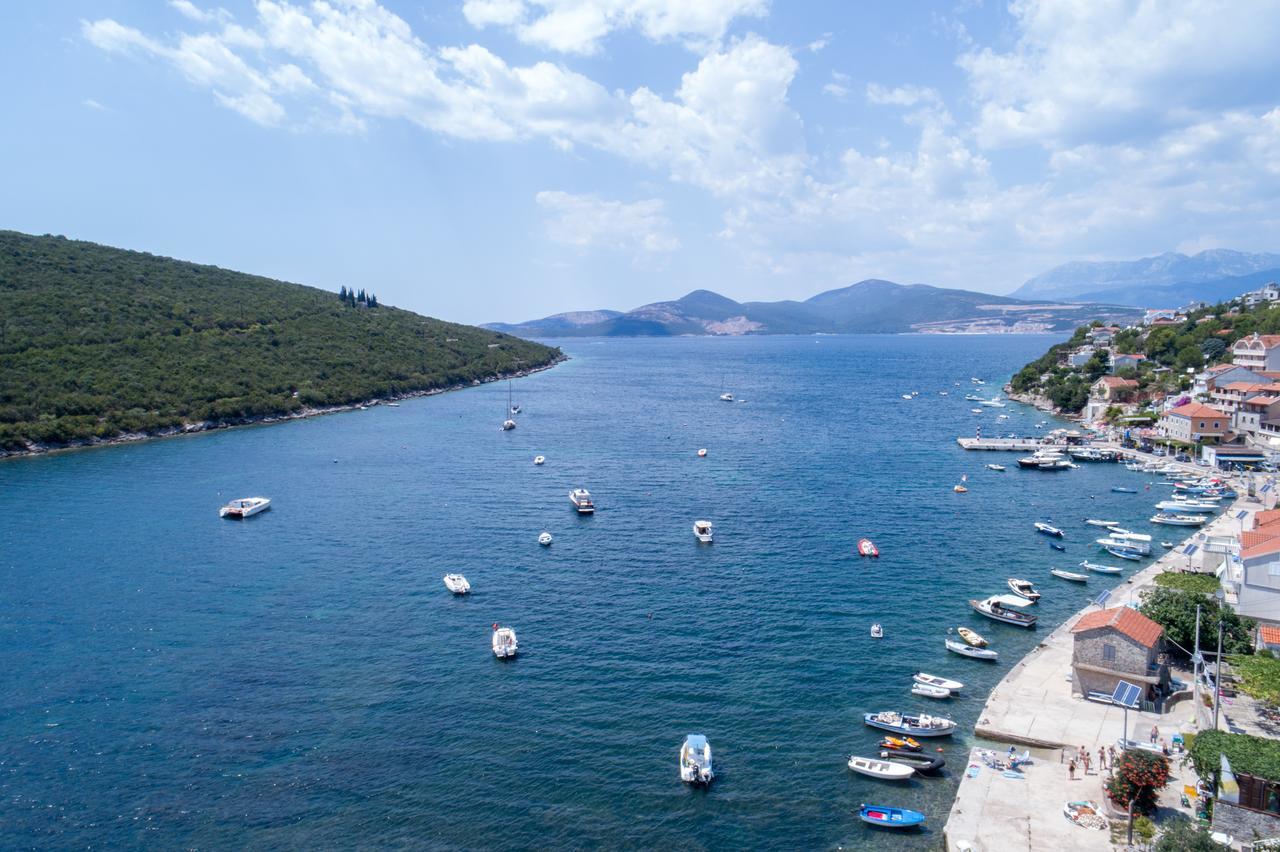Villa San Apartments Tivat Exterior photo