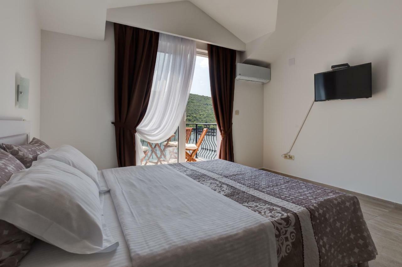 Villa San Apartments Tivat Exterior photo