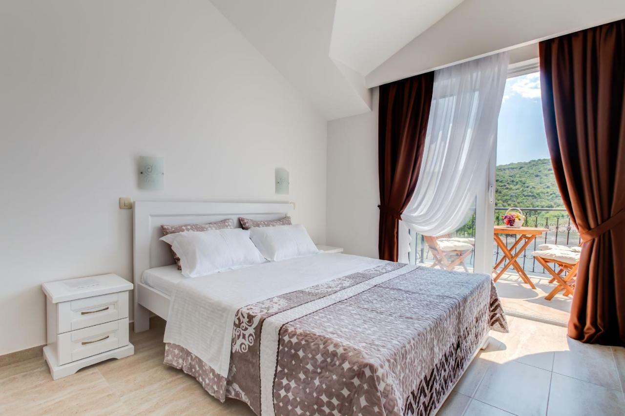 Villa San Apartments Tivat Exterior photo